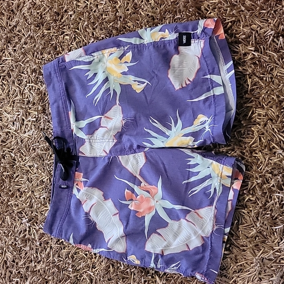 Vans Arachnafloria Boardshorts size 32 - Picture 1 of 5